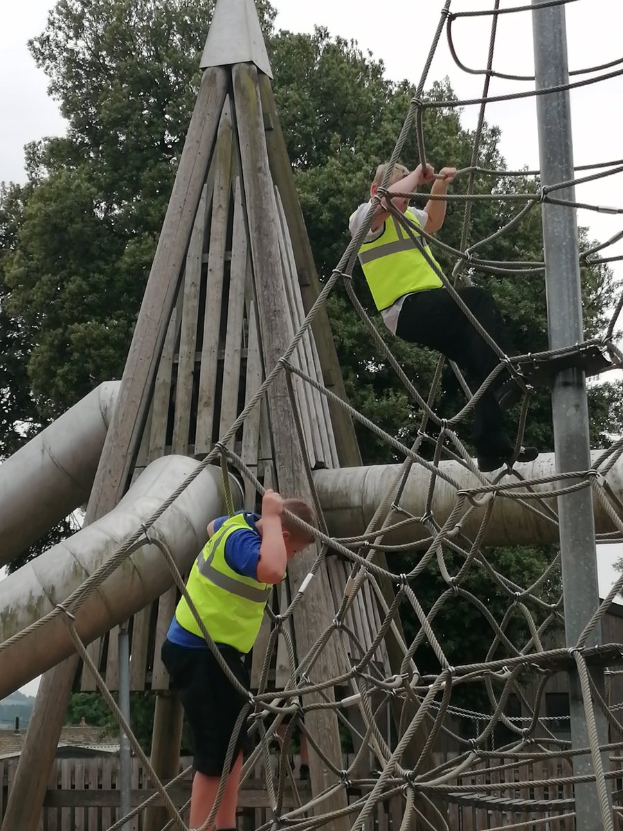 MissGosling1's tweet image. Thank you Malcolm for our ice cream! A wonderful treat and fun playtime at the end of a wonderful day trip out.
#barnsleyjuniorwardens
#downtime
@class6_mill
@themillacademy
@CannonHallFarm