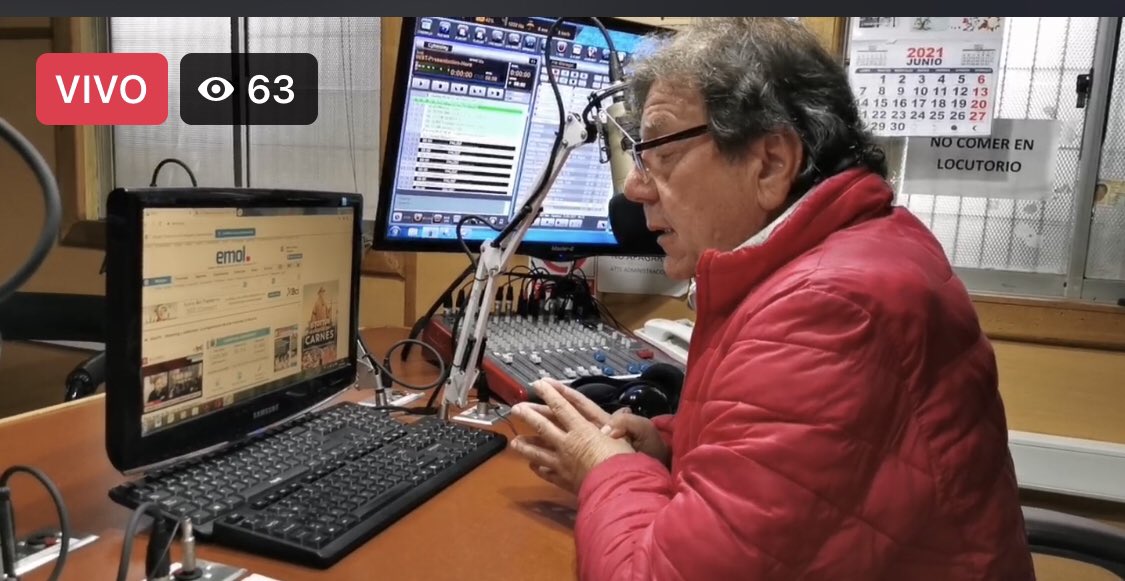 muniquillota's tweet photo. 🟡#EnVivo 📻 | Alcalde de #Quillota @doctormella visita los estudios de @radiolibraynexo. Habla sobre sus últimos días en la Alcaldía y diversas temáticas sectoriales, además hace un balance de sus casi 30 años de gestión y agradece el apoyo de la comunidad durante este tiempo. https://t.co/hAbfnvmjfN