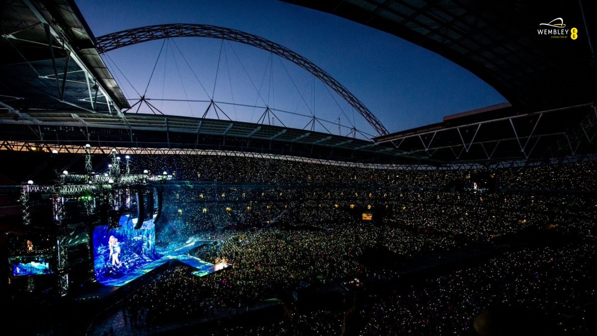 wembleystadium's tweet photo. ππ°πΈ was this 3 years ago already !? π€―
#OnThisDay in 2018 Taylor Swift performed her second and final show at Wembley Stadium as part of her Reputation Stadium Tour.
An incredible two nights under the arch β¨
@taylorswift13 | #RepTourLondon | #OTD https://t.co/eBBiVk7I86