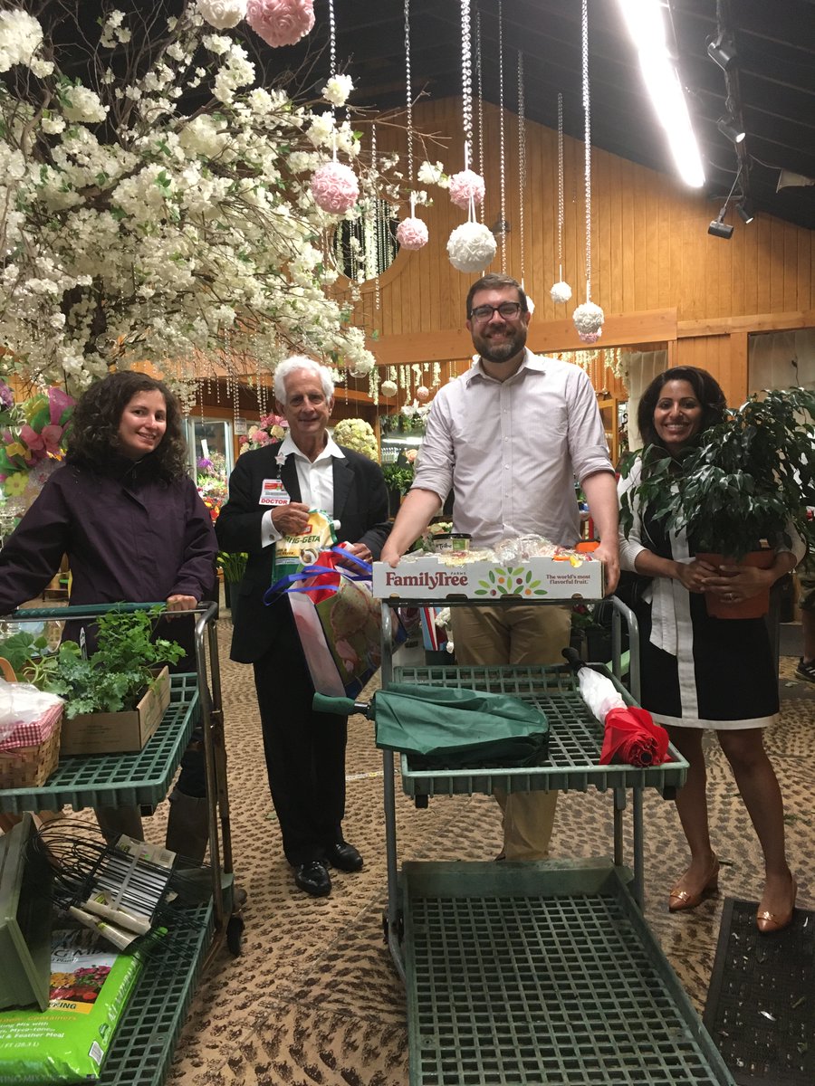 Beautiful pictures of our @NYPQueens pediatric physicians and leadership visiting Garden World for a wellness event with healthy refreshments! Thank you Dr. Abularrage for always promoting wellness and self care #NYPBeHealthy #wellness #selfcare #gardening