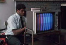 WR3A's tweet photo. 3/3 I ran across Letnik's moving tribute looking for photos of Africa TV repair, juxtapose w/ photo of UK TV repair...
Here's a Getty Images (low res) shot of a young British TV repairman (age of #freejoebenson), who would be convicted if he'd sold the TV to the white African. https://t.co/IYzDWvtfZh