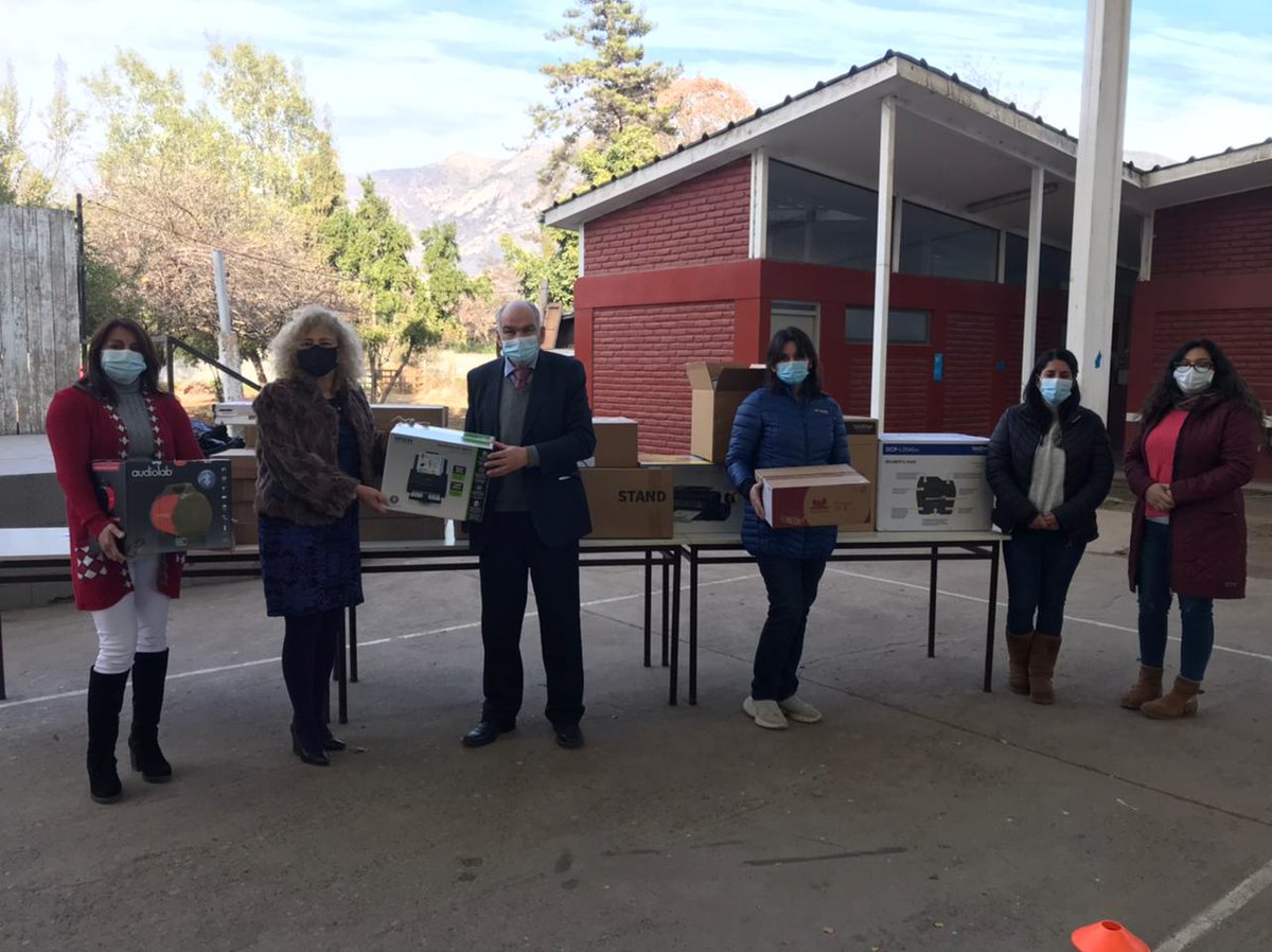 MuniHijuelas (@hijuelasm) on Twitter photo Alcaldesa <a href="/veronicarossat/">Veronica Rossat</a> entregó mochilas y set de útiles a escolares de 1° y 2° básico de Esc. Municipales, además de equipamiento para cada establecimiento. Igualmente alumnos del área especial de Esc. Mónica Hurtado, recibieron bicicletas. #Hijuelas Alcaldesa <a href="/veronicarossat/">Veronica Rossat</a> entregó mochilas y set de útiles a escolares de 1° y 2° básico de Esc. Municipales, además de equipamiento para cada establecimiento. Igualmente alumnos del área especial de Esc. Mónica Hurtado, recibieron bicicletas. #Hijuelas