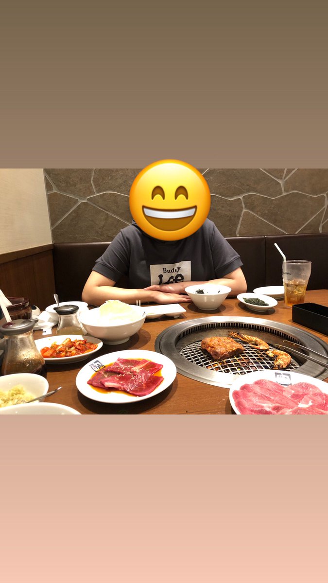 b_st61's tweet photo. 今日で、結婚1周年だからアウトレットでプラプラ😎
あと、知らない人もいるから報告で、
来月下旬に赤ちゃん産まれます👶
無事に生まれてくることを願います🙏 https://t.co/Y4vy8KO8q1