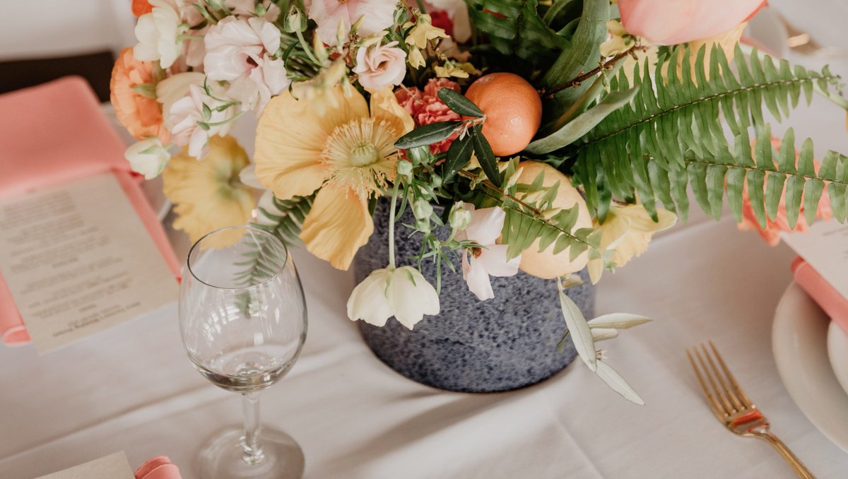 ElandraEvents's tweet photo. 🥂 ELANDRA BLOOMS 🥂 There is no mood that a bouquet of flowers cannot lift! Elin loves flowers and the beauty they bring to a table setting. https://t.co/t7fDEKovvs #eventplanningtips #yvrweddings #westcoastweddings #ghosthost #ghosthosting #yvreventplanner #savetheplanet https://t.co/0Fa8E22gmz