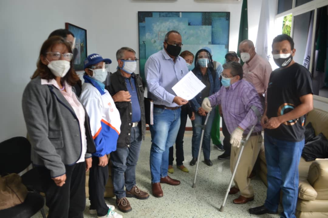 meridaalcaldia's tweet photo. Uniandes propone a la Alcaldía de Mérida decretar el “Día del Vecino”
https://t.co/bN9bjGgqzF
#Asumimoselcompromiso
#AlcaldeAlcidesMonsalveCedillo
#AlcaldiadeMerida
#23Junio 
#Merida https://t.co/PLba03mtCy