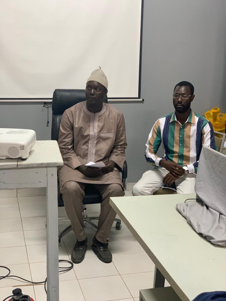 Cap dans la Commune de Taiba Ndiaye 📍
La session s’est ouverte avec le discours de M. Mafall Mbow, Directeur de Cabinet du Maire. Il a salué la pertinence du projet pour une communauté de plus en plus confrontée à des problèmes environnementaux majeurs. #CAJUST #Endadiapol #MSES