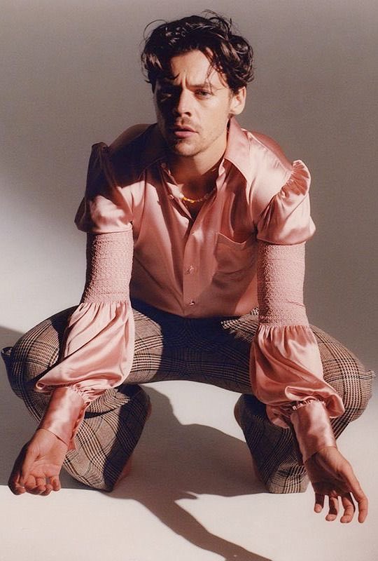 MMITHX91's tweet photo. harry styles in every photoshoot he has looks so perfect and beautiful, looks like a model and makes me feel a zipline of emotions every time i see him ♡ https://t.co/S6TAmL0vnH