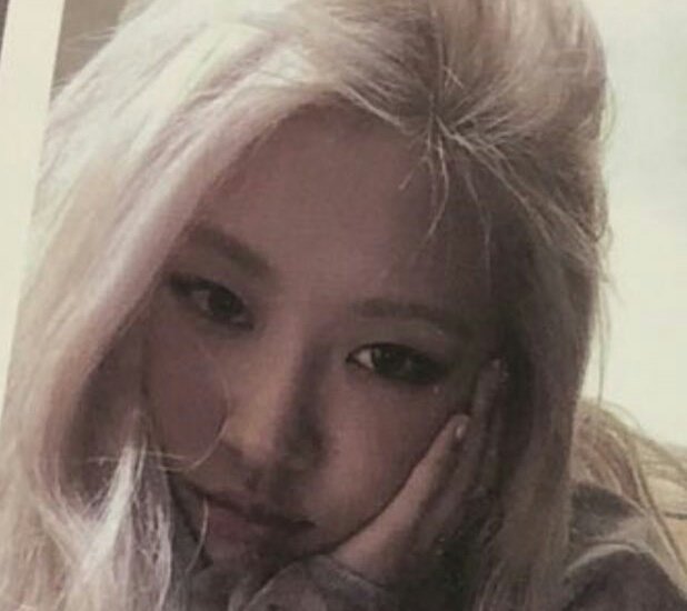 rosedailyupdate's tweet photo. Rosénators happy pillll. ♡ #ROSÉ #로제 https://t.co/xRRUyJIoJ3