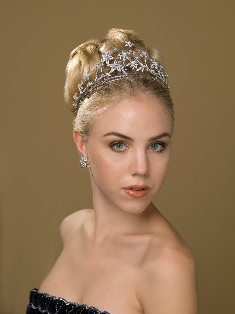 Tanti Auguri a S.A.R. la Principessa Maria Carolina, Duchessa di Calabria e di Palermo, per i suoi diciott’anni. 
@carolinadebourbon