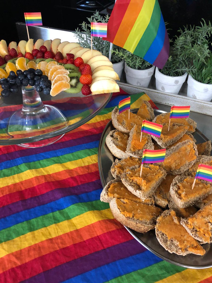 KidzRUs2010's tweet photo. Pride Month and weβre celebrating at Kidzrus Media City with our colourful snacks. #Werealldifferent. @NurseryWorld @NMTmagazine @NDNAtalk @ILoveMCR @iLoveMCUK π©πΏβπ€βπ©πΎπ¨π»βπ€βπ¨πΏπ«π©πΏβπ€βπ©πΎπ¨π»βπ€βπ¨πΏπ«π https://t.co/ApVJzeFuAX