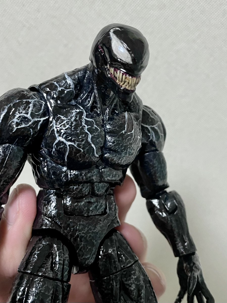 まーライド على تويتر 元の塗装を落として Mr クリスタルカラー ムーンストーンパールをドライブラシで軽くウェザリング 身体の模様をさっきの塗料に白を混ぜたもので筆塗り 最後に光沢吹いてギラギラにして完成