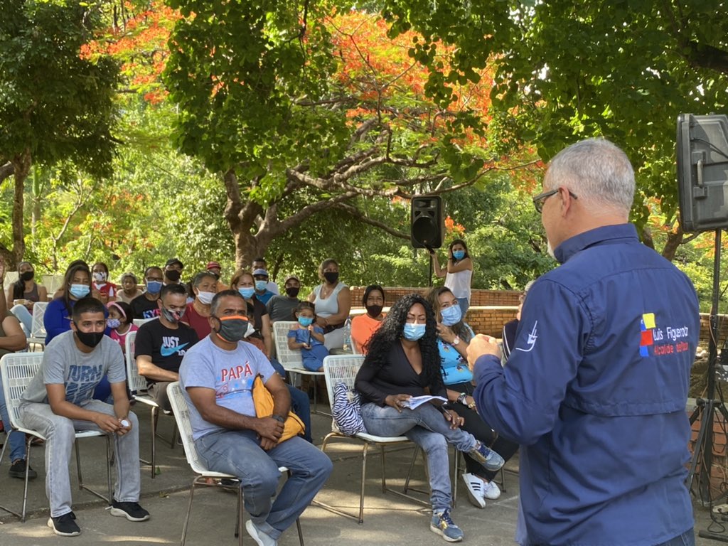 luiscarPSUV's tweet photo. #CaraboboInvencible este Pueblo, todos los Pueblos de mi Venezuela ejemplifican el cariño que sienten cuando han logrado sobrevivir, florecer en su empeño de trabajar. Estamos en el Parque Trapichito con Trabajadores de los Mercados a Cielo Abierto #GuarenasAñoCuatricentenario https://t.co/AIWOv9VnzS