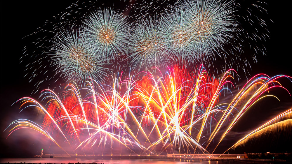 JapanGov's tweet photo. Today the #Tokyo2020 #TorchRelay reaches #Shizuoka! The country's largest #nihoncha producer offers an up-close view of #MtFuji—Japan’s highest peak. #Hanabi dazzle year-round at the #Atami #Fireworks #Festival, and steam trains run on the #Oigawarailway. https://t.co/zkJH2lwsGT https://t.co/yIFmetI7VT