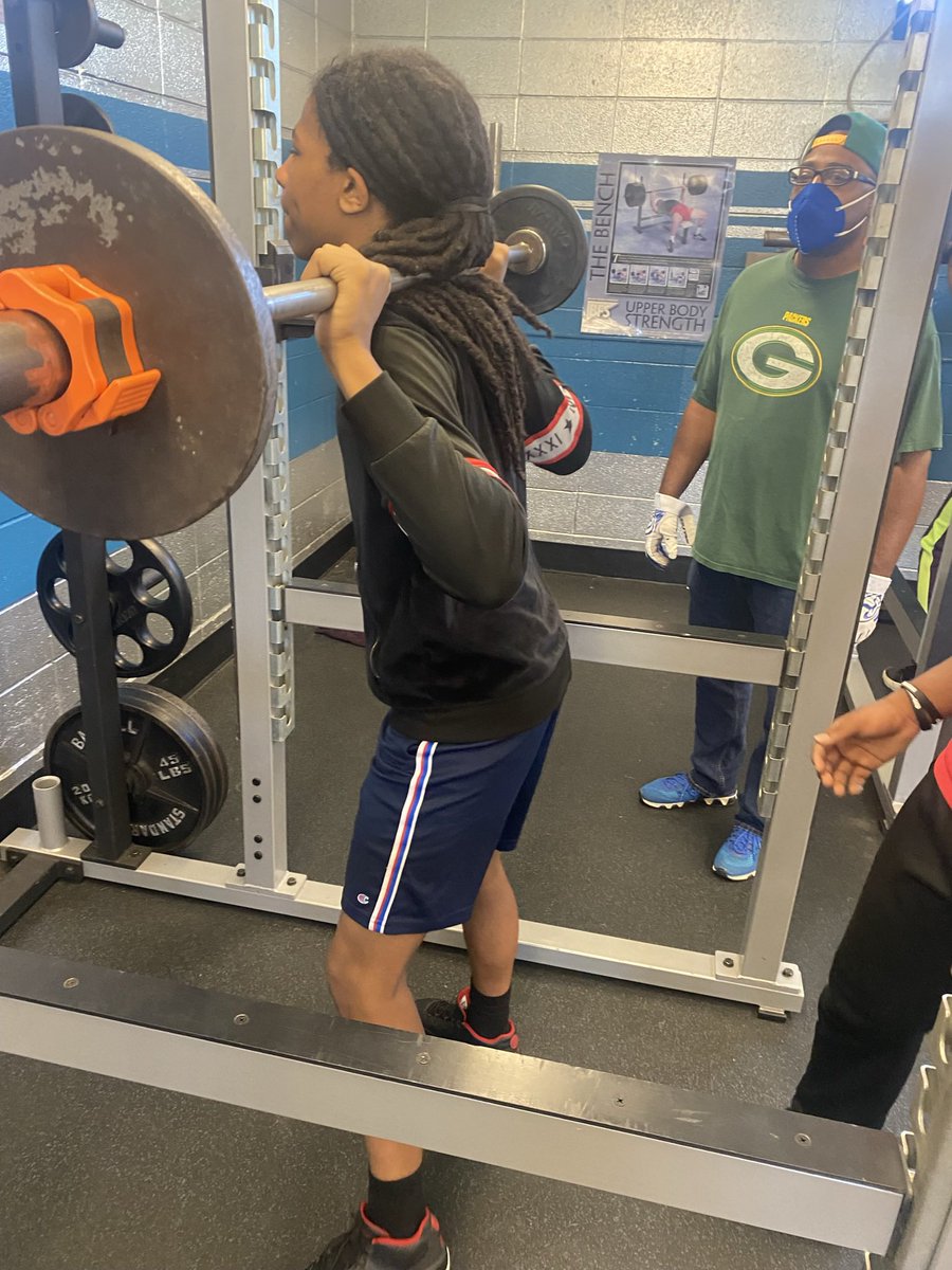 Frank_TWilliams's tweet photo. What are you doing this summer? @McCluerNorthHS Preparing the mind and @MNHSFootball the body for future greatness. Go stars! @__kilcullen @FergFlorSchools @DrAdrienneBland https://t.co/pVETpBJGOH