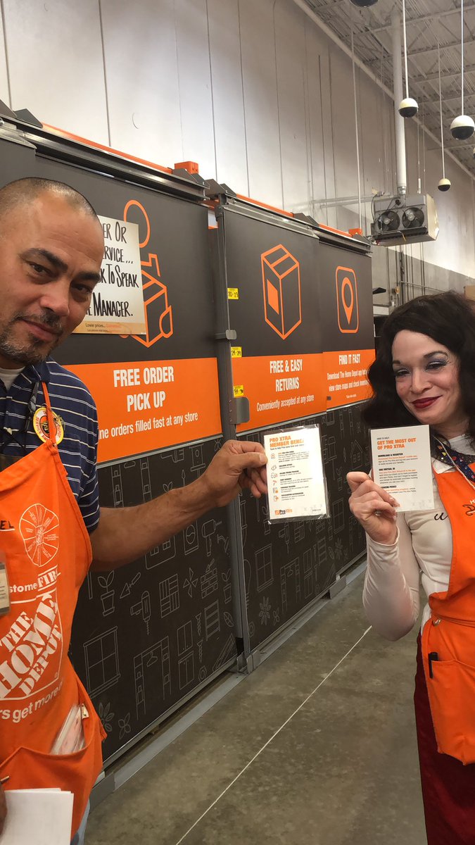 Pro Supervisor Rafael handing out reminders of Pro Extra member benefits. Thank you for driving Pro Business #findknowgrow #training #themoreyouknow