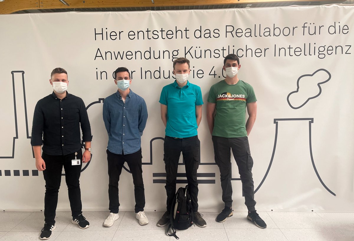 FraunhoferLemgo's tweet photo. Heute waren die Gewinner von unserem Industrial Datathon #AIDataCOMP zu Besuch in der @SmartFactoryOWL.
Die dualen Studenten von @PhoenixContactV waren vor Ort, um das Umsetzungsprojekt zu besprechen, das sie im Zuge des Datathons vom #KIReallabor gewonnen haben.
Wir freuen uns! https://t.co/37cm3RZgHT