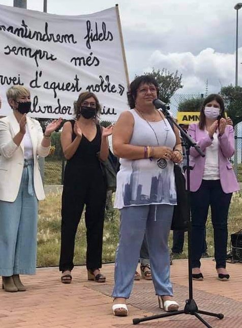 Ja les podeu fer ben altes
les fogueres aquest any
cal que brillin lluny i es vegin els focs d'aquest Sant Joan.

... i el crit d'una sola llengua
s'alci dels llocs més distants omplint els aires encesos d'un clamor de Llibertat! -Joan Maragall.

#LlibertatExiliatsiRepresaliats