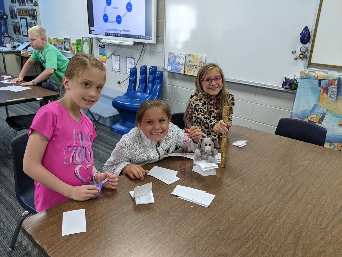 KucharskiLynn's tweet photo. Our NOSD Summer School for elementary &amp; middle school students started this week.  It's wonderful to see so many students having fun &amp; continuing their learning!! #ozaukeewarriors @DavidKarrels  
@schwartzdesk @MJ_Leach😀 https://t.co/avWhN8vaL9