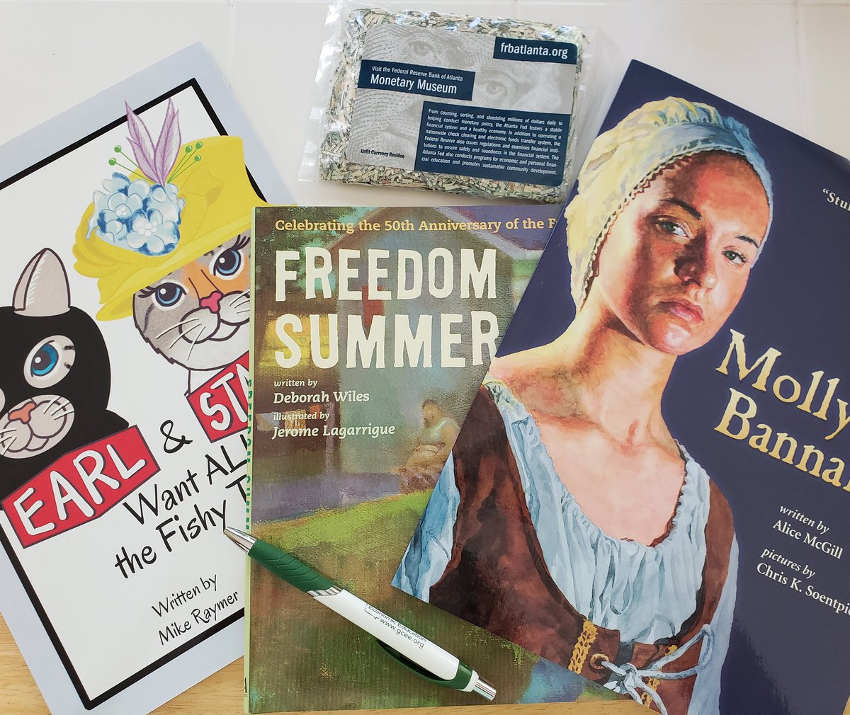 historynerdtchr's tweet image. Goodies from the GCEE Expo arrived yesterday! 😁 #K5E3 @Georgiaecon @GaDOE_SS @UWGEconEd @AtlantaFed