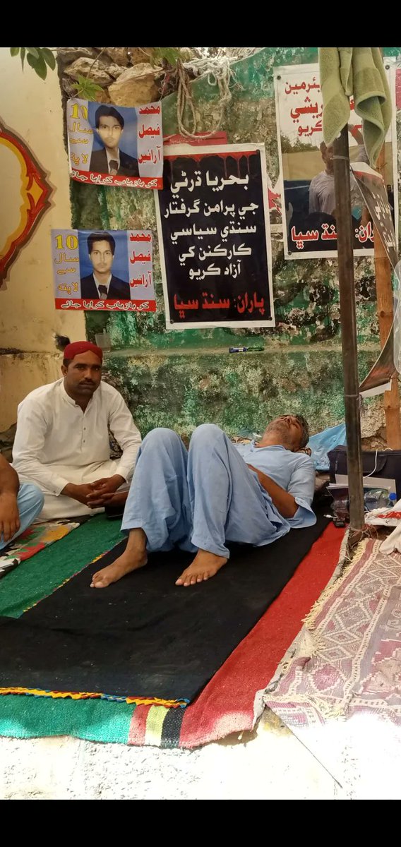 GUGqGoW6755oyFr's tweet photo. سنڌ سڀا 
ڪراچي پريس ڪلب 
5 day  #SindhSabhaHungerStrike agaist @SindhCMHouse @SindhGovt1 @IGSindh @GovtofPakistan 4 #ReleaseAllSindhiNationalist #ReleaseSananQureshi #ReleaseIllahibuxbikak from Govt #TortureCell on #FreedomofExpression.

@amnesty
@UN_HRC
@UNHumanRights
@UN https://t.co/bwptS8f9Pg