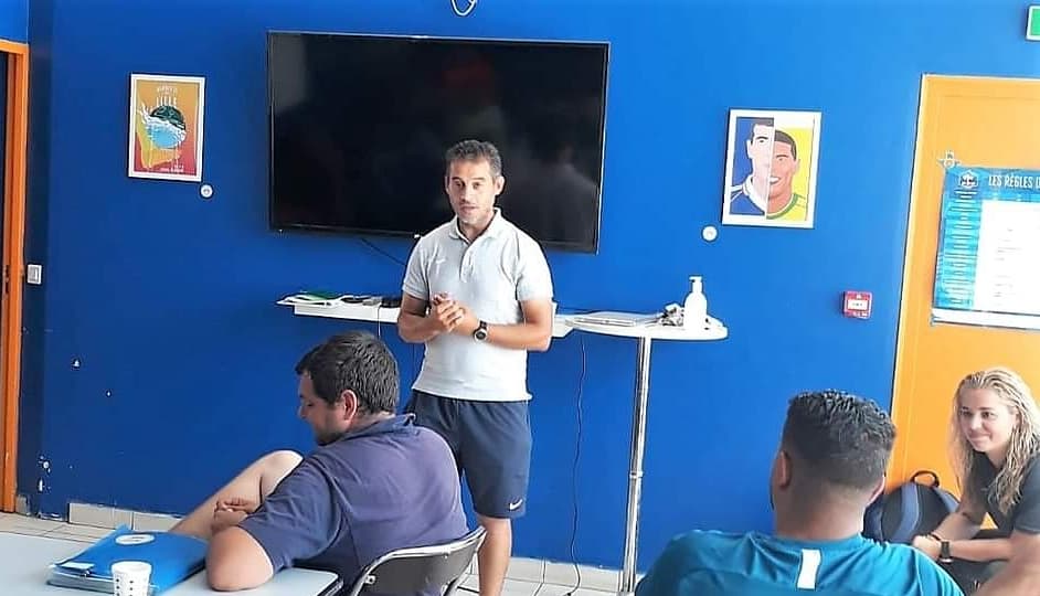 ASBombardiere's tweet photo. [FORMATION] 🟠🔵

📖 Nous avons accueilli une 𝗳𝗼𝗿𝗺𝗮𝘁𝗶𝗼𝗻 𝗠𝗼𝗱𝘂𝗹𝗲 #U13, dispensée par M. Ben Belgacem, CTD au @DdProvence

🙏 Merci pour sa contribution ainsi que sa disponibilité ! 

😀 Merci également aux stagiaires pour leur professionnalisme et sympathie ! https://t.co/FomDhVmjVP