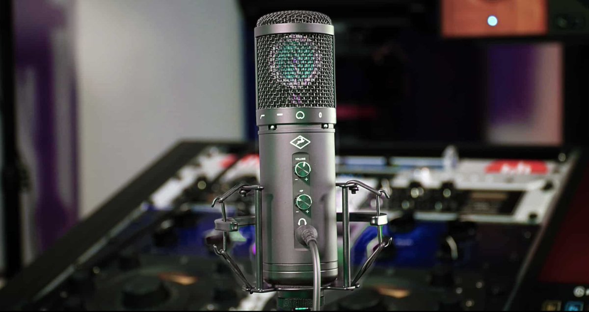 AntelopeAudio's tweet photo. “Axino Synergy Core is a USB microphone for Mac and PC that is equipped with built-in effects that enable radio-compatible recording in real time." - Delamar 🎤 Follow the link to read the review: https://t.co/CygoHG3xE8

#antelopeaudio #axinosc #axino #mic #microphone #singer https://t.co/azzjlQIrS0