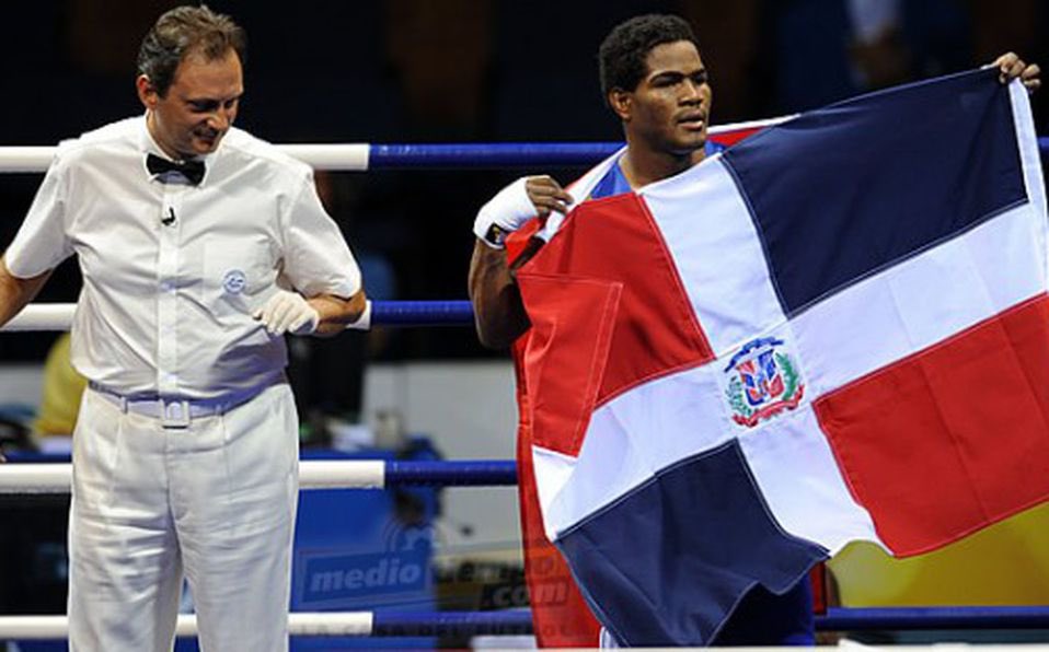 AlexBenitez_22's tweet photo. 🇩🇴Feliz día del olimpismo🇩🇴

Segunda medalla de boxeo para #RD 🥇, por Felix Manuel Diaz, Juegos Olímpicos dé Beijing 2008.

📸: Fuente externa https://t.co/OceA0FAzF7