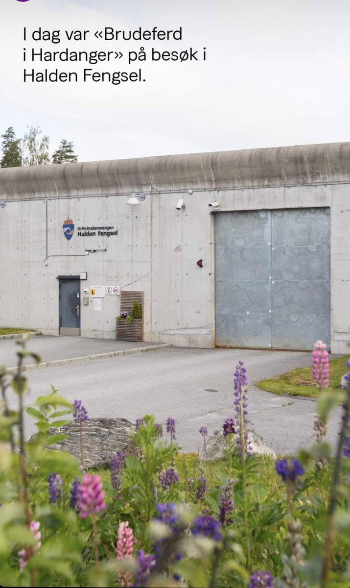 AineMaps's tweet photo. Cool to see Norway’s national museum  take their artwork on tour while the new gallery is getting finished. Today they visited Norway’s famous Halden Prison, to give those living &amp; working there a close look at the famous «Brudeferd i Hardanger» (1848)
#PrisonArt #PrisonsOfNote https://t.co/IYsAaHVFez