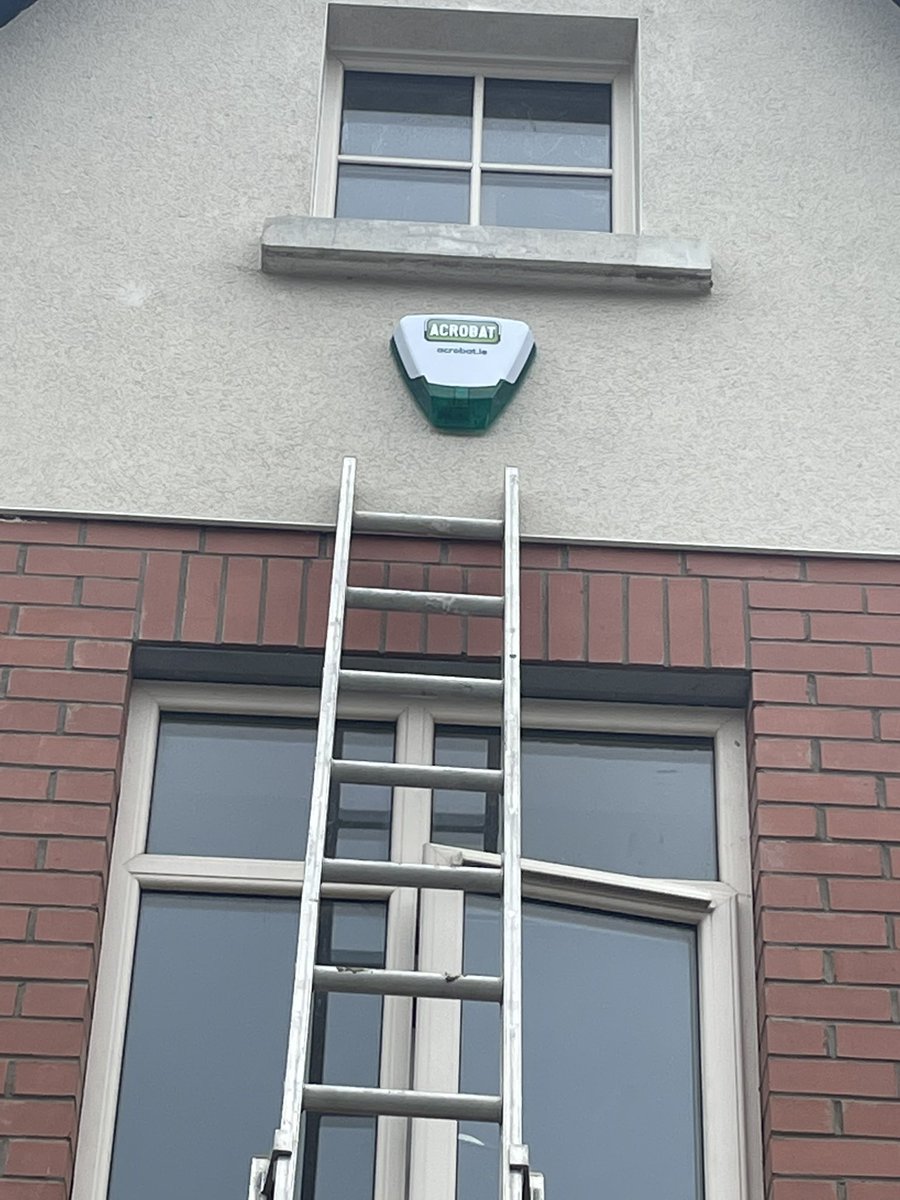 Acrobatirl's tweet photo. Installing a New Alarm System on the Dublin Rd , Drogheda, Co.Louth today . https://t.co/dNwvtB27u1