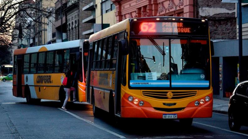 ElDoce's tweet photo. 🔴#URGENTE
Se levanta el paro de colectivos en Córdoba: acordaron el pago a los choferes

Desde 00 de este jueves vuelve a circular el transporte en la capital provincial >> https://t.co/qCDzMZpJOZ https://t.co/53MywKnG4O