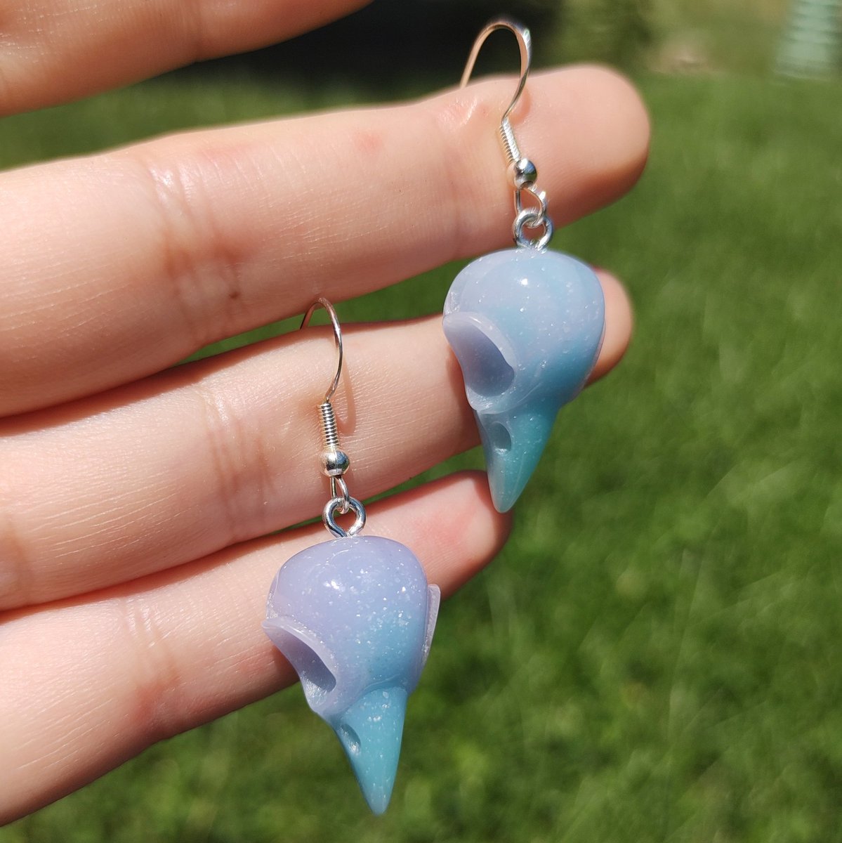 _RottenBoi_'s tweet photo. Pride flag earrings 💖  
https://t.co/En44JTGdsV https://t.co/fPwDvNvqwZ