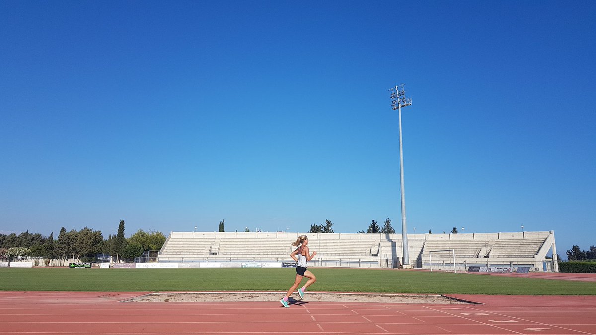 gillcurrsanders's tweet image. Blue sky, empty track &amp;amp; the smell of hot tartan 🔥👌🇨🇾 #5weekstogo @Tokyo2020