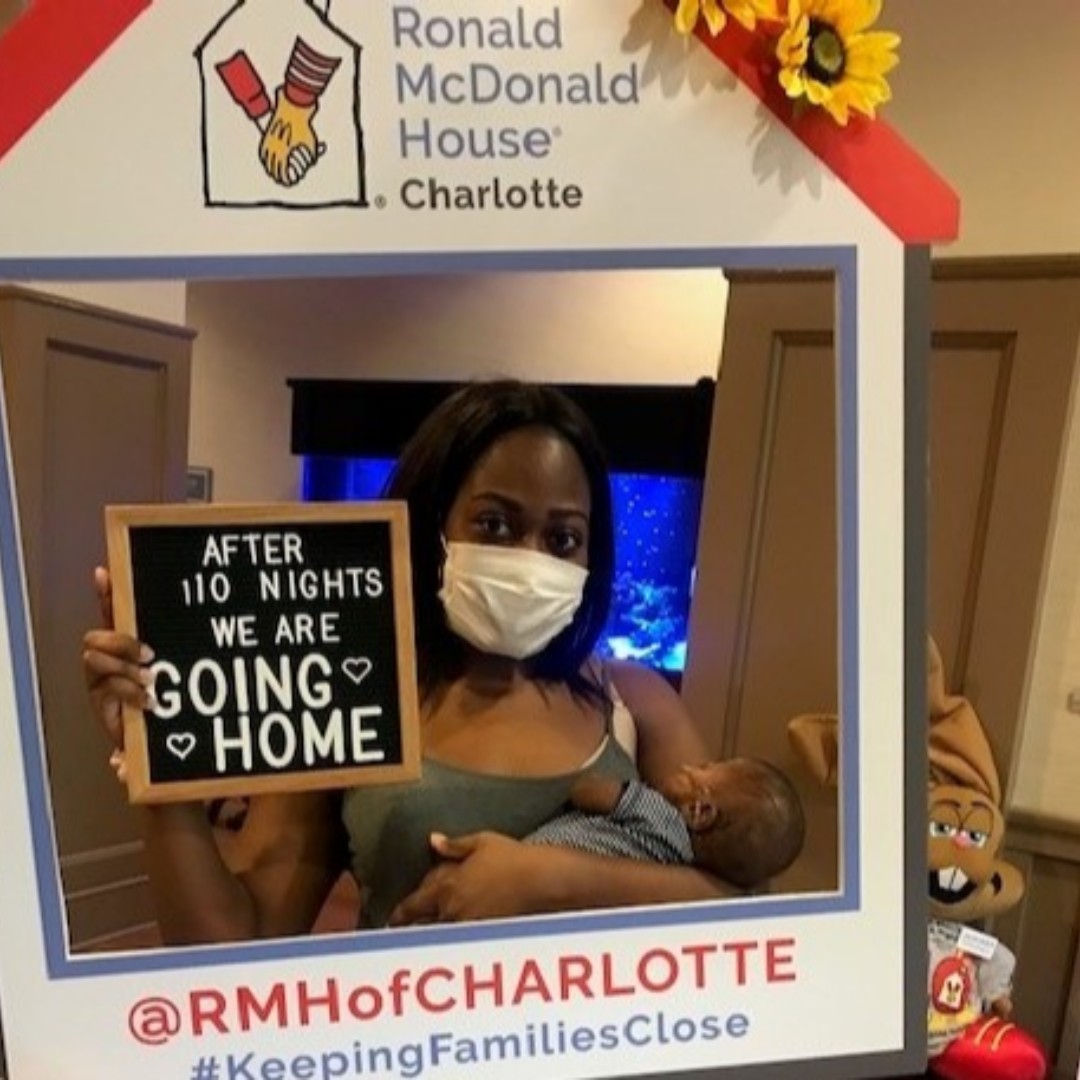 rmhclt's tweet image. Safe travels to the Phillips Family who is heading HOME after 110 nights at the House! Thank you to our amazing donors &amp;amp; volunteers for helping us to keep this family close when they needed it the most. #KeepingFamiliesClose 

P.S. Do you spy Zippy? #JackrabbitClass