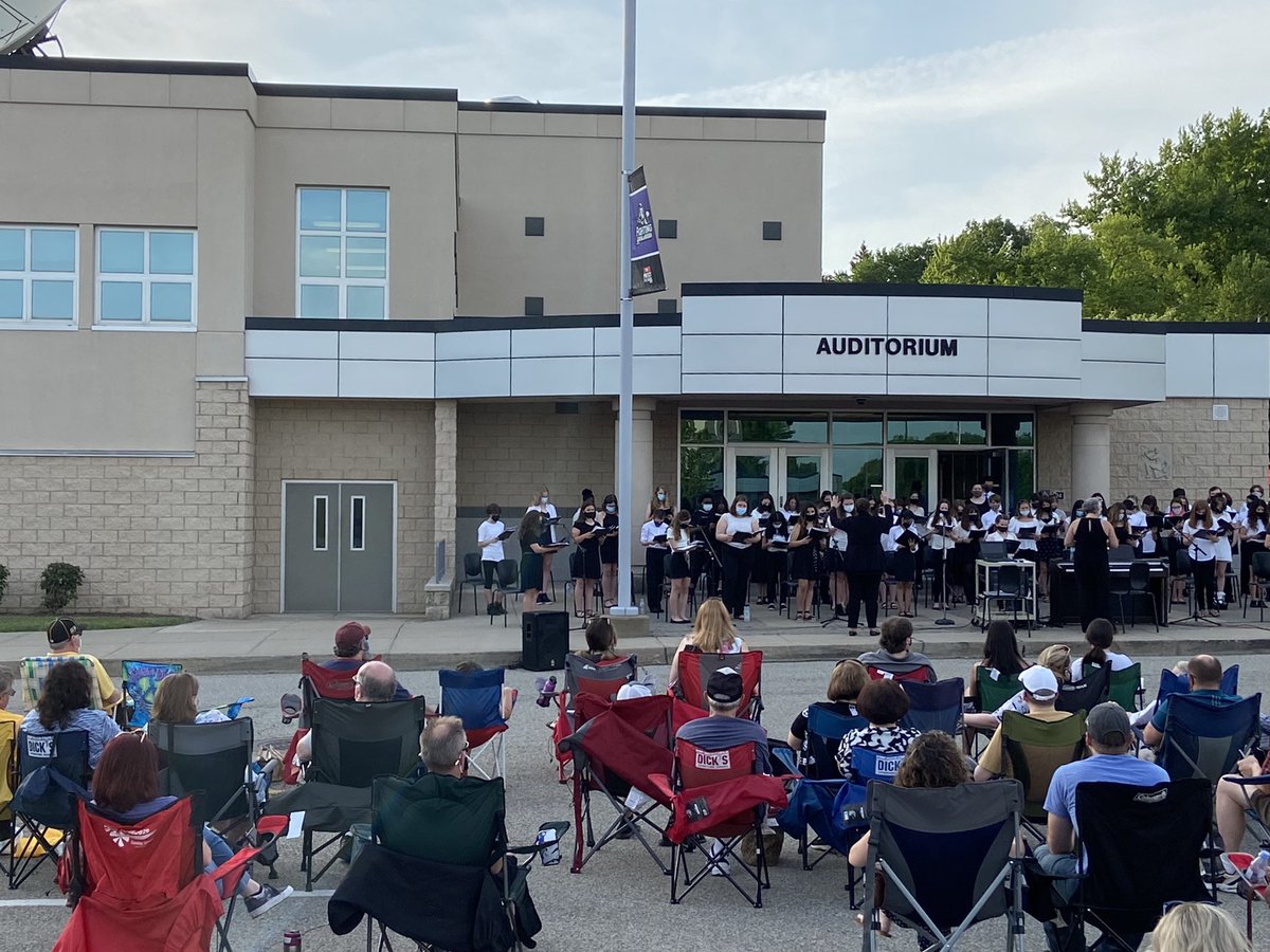 TheBHSPrincipal's tweet photo. *Please share* Hey you guuuuuys! @BHSActivities is looking for an assistant principal to join our leadership team. If you think you’ve got what it takes, or if you have someone else in mind, LMK! 😈😈😈 https://t.co/sntaDFlt57
