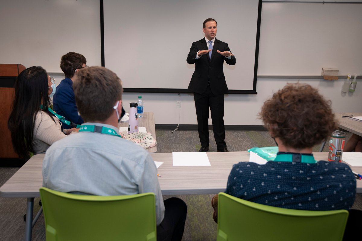 usfsp's tweet photo. Always thrilled to have the Florida House Speaker on our campus. @ChrisSprowls  took time to meet with students taking part in our Civic Fellows Program, a partnership with @FloridaYIG, that is deepening knowledge of govt. and improving #civic engagement by future leaders of FL. https://t.co/AAb0rWQOln
