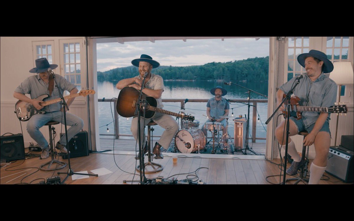 1/2 On a des gros plans gratis pour la <a href="/fetenationale/">La Fête nationale du Québec</a> chez Bleu Jeans Bleu Enterprise! Ce soir, 23 juin, on vous invite dans ce spot-là pour notre show à L'Hôte Saint-Jean. Il y aura versions Eagles-tabouret dès 20 h, en Facebook Live sur la page du Festival <a href="/outaouaisfete/">L'Outaouais en fête</a>.