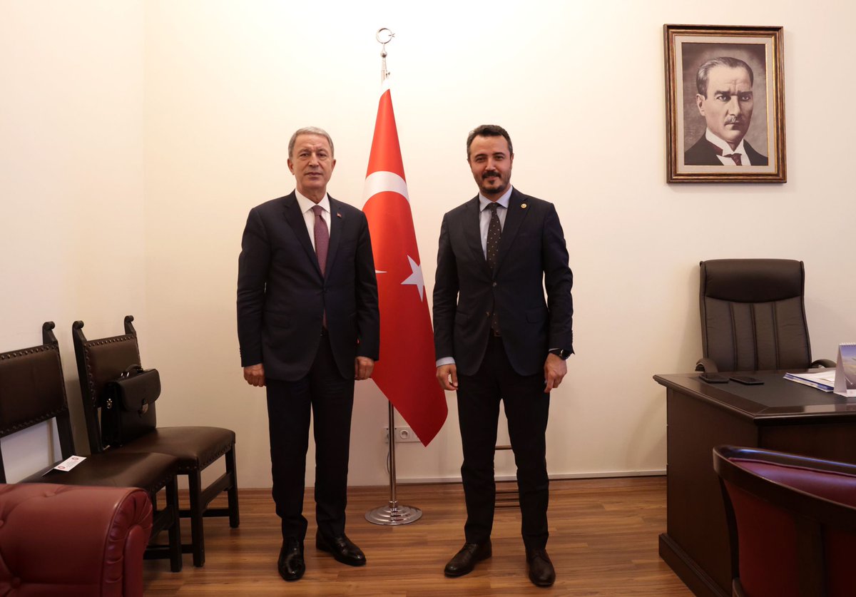 Milli Savunma Bk. Sn. Hulusi Akar’ı ziyaret ederek, Makina Kimya Endüstrisi Kurumu hakkında çıkarılması planlanan kanun teklifi hakkında konuştuk. Çıkarılacak kanun ile özelleştirme yapılmadan MKE A.Ş. olarak savunma sanayi endüstrisinde daha etkin bir şekilde faaliyet gösterecek