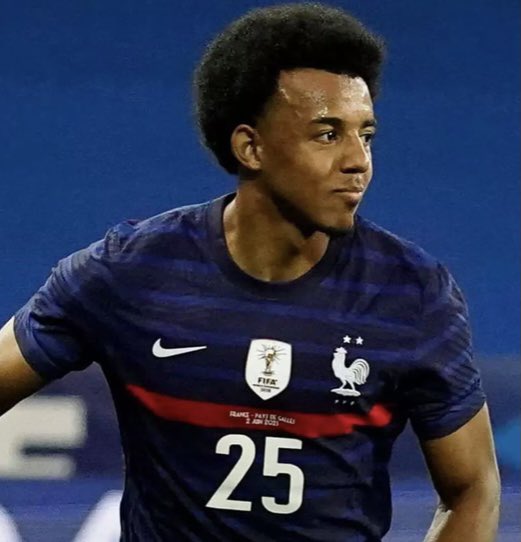 croussiflette's tweet photo. Oh dédé rends nous pavard, kounde il est éclaté, même pas capable de faire un contrôle de balle 
#EURO2020 #FRAPOR #Portugal #Portugal https://t.co/t5h1d4nMcR