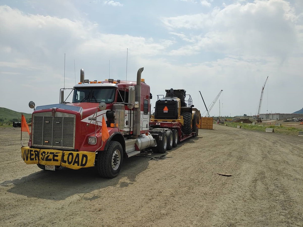 Mullen Unit 14000- Kyle Johnston with a wheel loader . Golden Colorado to Prince Rupert BC.  #mullentruckingcorp #ourlifeisthehighway #heavyhaul