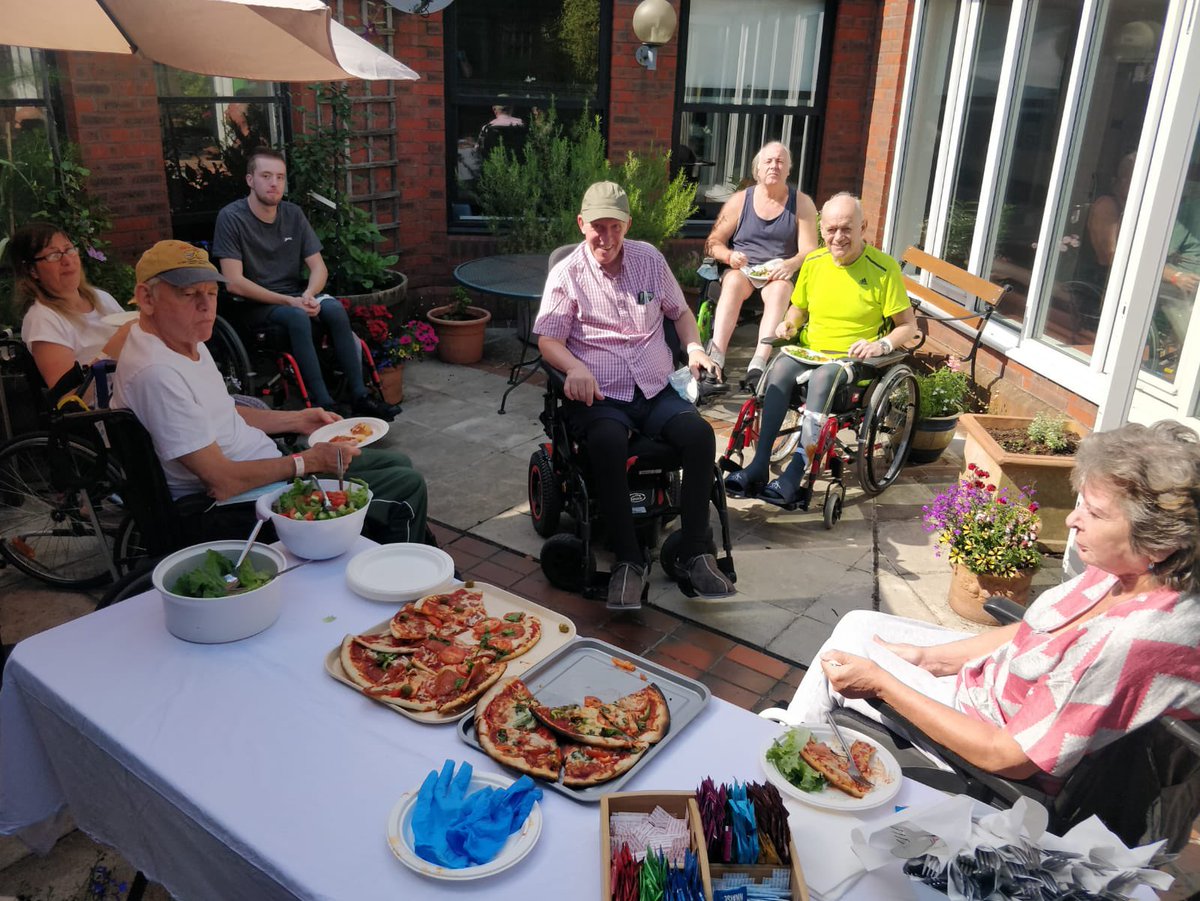 TeamSpinalSDH's tweet photo. Happy birthday Herby!! It’s fun under the sun! Our patient enjoying their “unit”made pizza! @BEVSANNE @jane_temblett @SalisburyNHS https://t.co/zBkvlU18wD