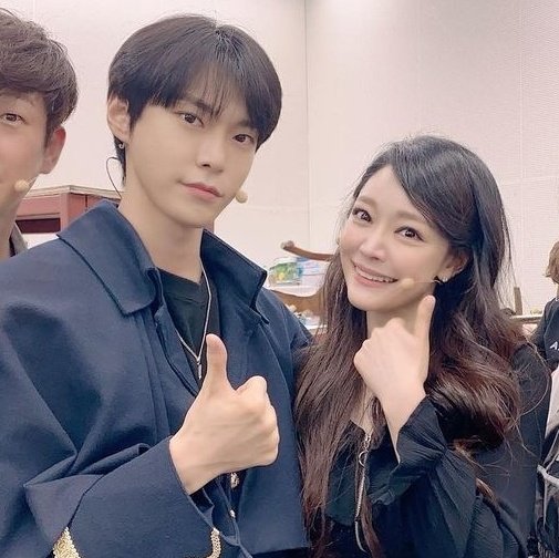 DOYOCHIBRASIL's tweet photo. [#IG] 23.06.21 A atriz musical Kim Sohyun (@/sofiakim1112_) postou foto com o elenco de Marie Antoinette

"Tendo um #runthroughs diligentemente todos os dias
Youngki-oppa, Doyoungie, Uji"

cr. nctdaoying
#DOSTAGRAM #NCT도영 #NCT_DOYOUNG #DOYOUNG #도영 #NCT도영 https://t.co/EgI6FpK5Vl