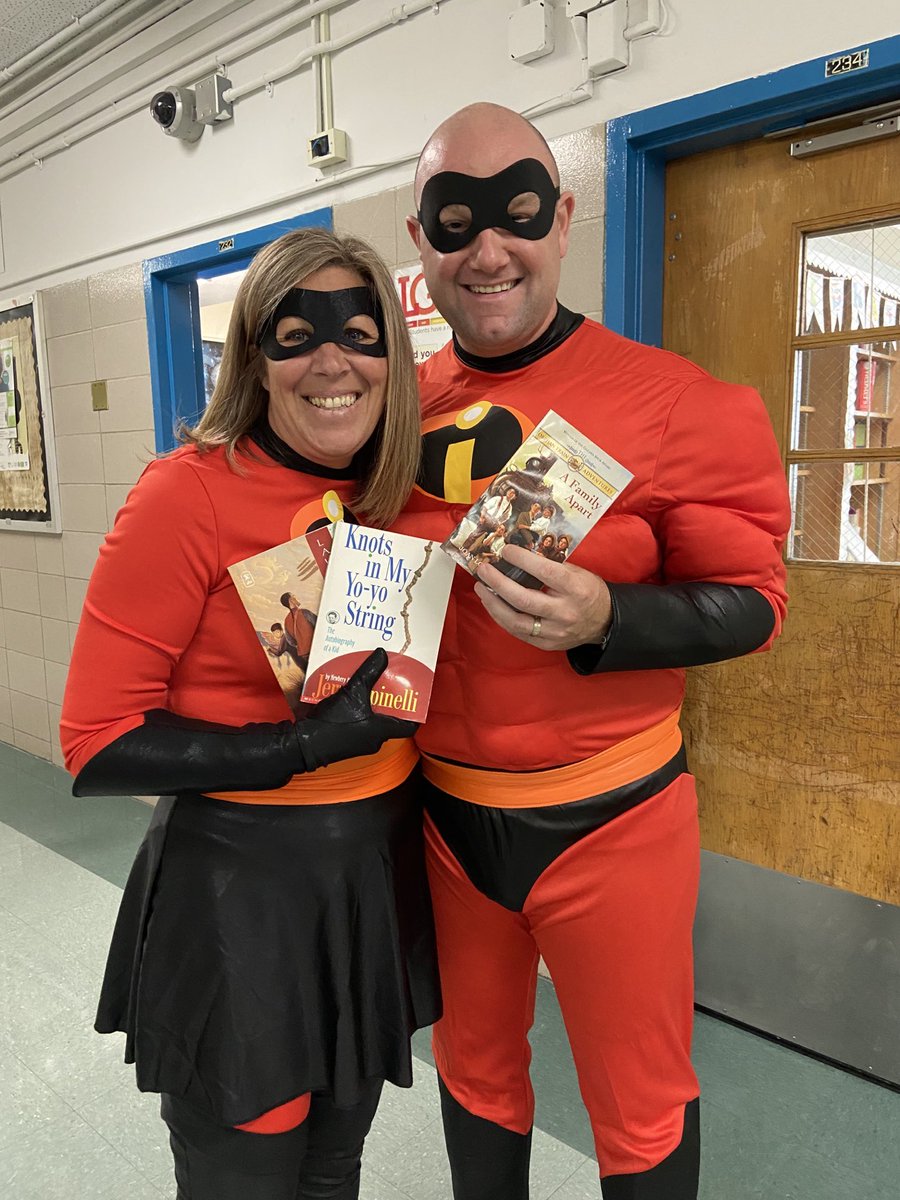 library202's tweet photo. Read like a superhero! @nycdoeols @District27NYC #librarylife #ReadersAreLeaders https://t.co/WTkyUGwE80
