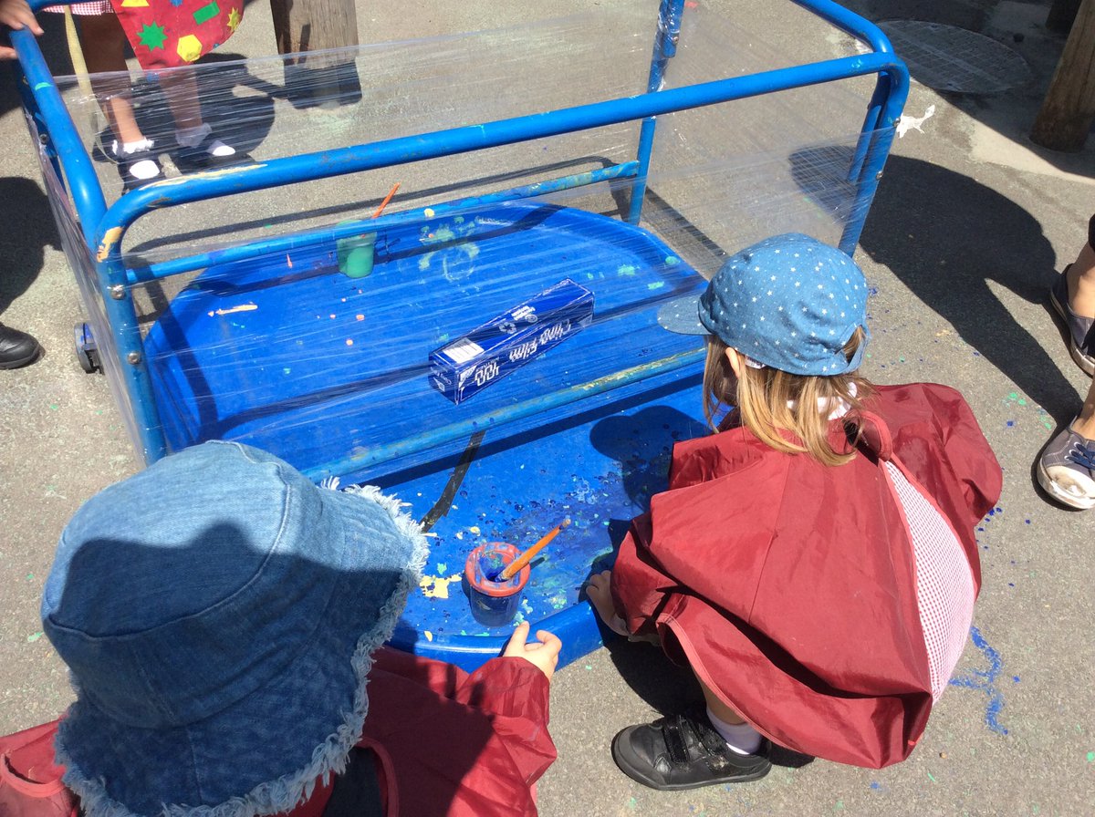 NJoFrick1's tweet photo. A lovely afternoon in Nursery enjoying a range of Art @parsonstreet #Arts #fun #Outdoorplay #Artweeks https://t.co/VhI6FOyLIE