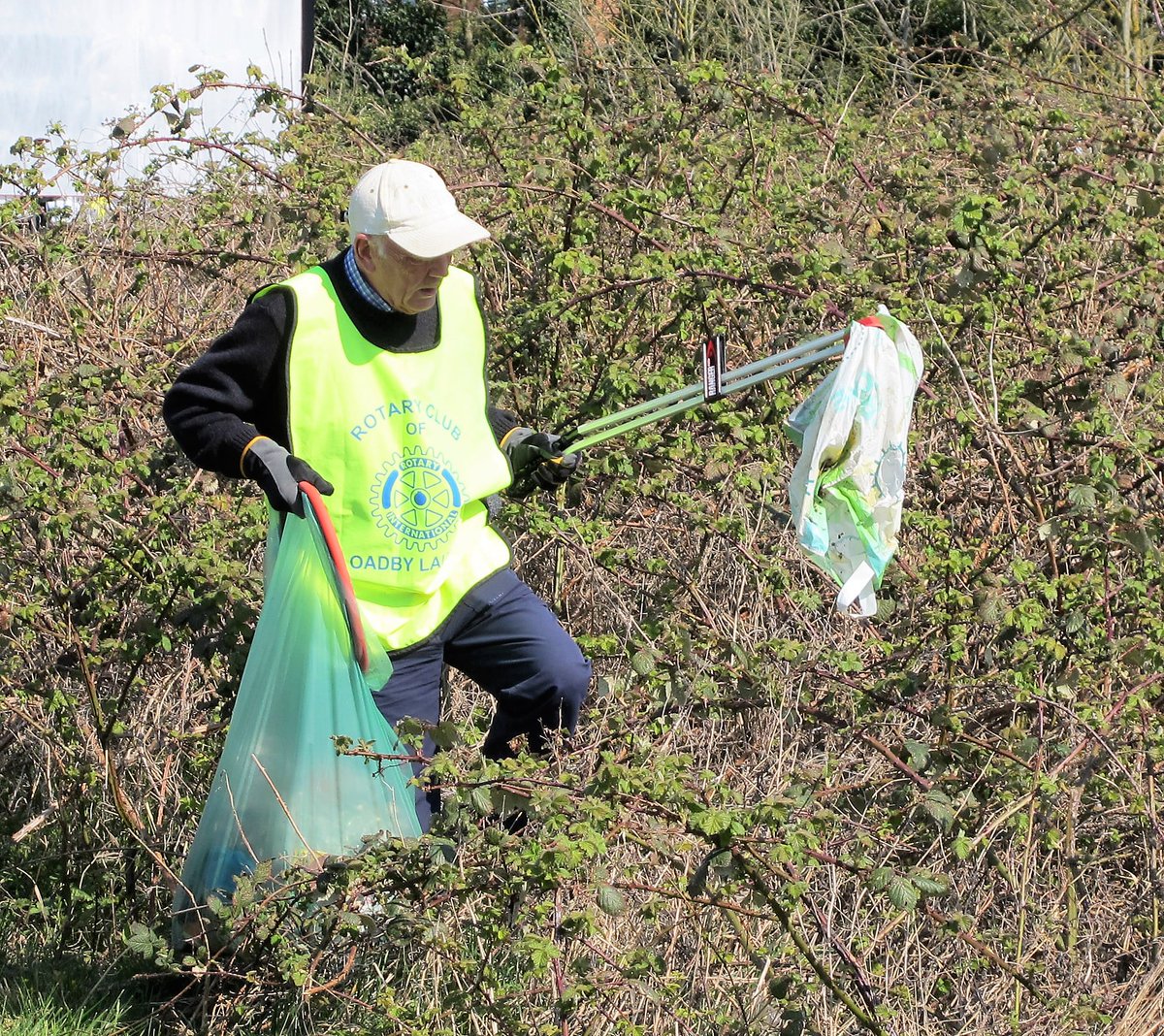 When we tackle a job - we go deep, however thorny a matter!
Litter picking Rotary club Of Oadby and Oadby Laude
#peopleofaction Supporting the Environment

If you'd like to learn more - take a look at our website
👇
rotary-ribi.org/districts/home…