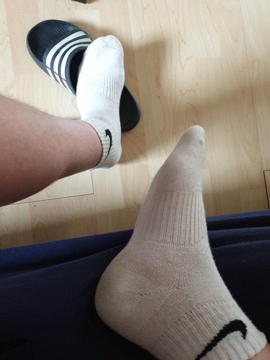 MasterMask00's tweet image. Zahlsklaven! Einfach mal durchatmen und sich melden 🤣🤣 

Wie es dich geil macht zu wissen das du nur durch Zahlen an den geilen Mastergeruch kommst 😈

(Diese Nike Socken gehören schon einer willigen Fotze)

#paypig #zahlschwein #masterboy #sniffmysocks #master #findom