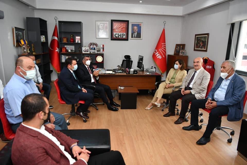 Gün boyu çalışmalarımıza destek sunan, uzun mesafelere rağmen #2YılSonraAynıYerde yine yanımızda olan Elazığ Mv. <a href="/gurselerol62/">Gürsel Erol</a>,Tekirdağ Mv. <a href="/CandanYceer/">Candan Yüceer 🇹🇷</a>,Bartın İl Bşk. <a href="/cselimselim/">cemal selim karakaş</a>,Muş İl Bşk. <a href="/ismailadanurCHP/">İsmail Adanur</a> ve eski Kırklareli İl Bşk. <a href="/TOKANCOBANCIK/">TAYFUN OKAN COBANCIK</a>’a çok teşekkür ederiz.