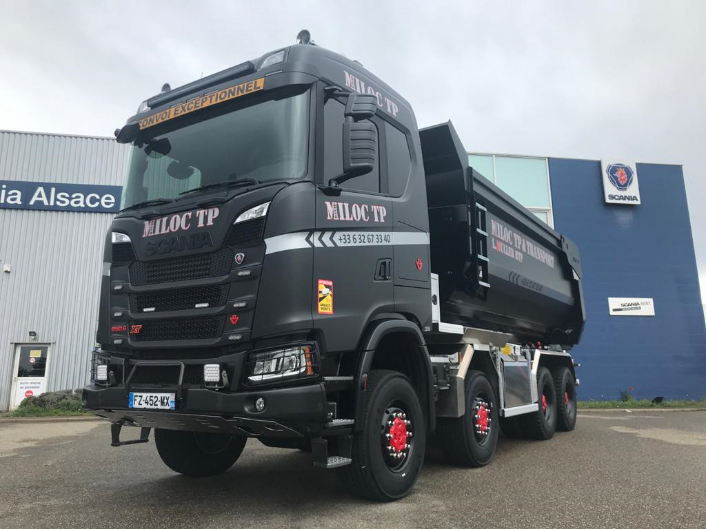 Arsac : l'entreprise partenaire Scania présente un camion aux couleurs de  La Médocaine VTT