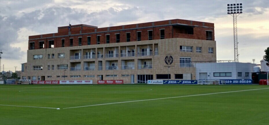AdictoFutbolES's tweet photo. Hilo sobre la política de cantera del Villarreal ante la lluvia de críticas y falta de conocimiento por parte de la gran parte de aficionados del mundo del fútbol. 🟡🟡 https://t.co/smhJcaYsno