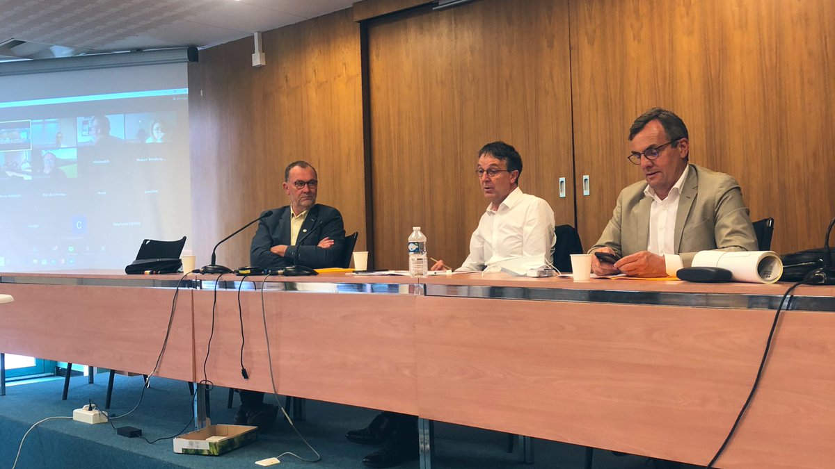 💬🌱Je me suis rendu hier et aujourd’hui en Seine-et-Marne et dans la Somme pour présenter ma proposition de loi sur le #foncier agricole et échanger avec les acteurs.
Merci à <a href="/lvfournier/">Laurence Fournier</a> <a href="/CAIDF/">Chambre d'agriculture de région Ile-de-France</a>,  <a href="/robertboitelle/">Robert Boitelle</a> et H. Ancellin <a href="/chambagri_hdf/">Chambres Agriculture Hauts-de-France</a>, pour ces réunions enrichissantes.