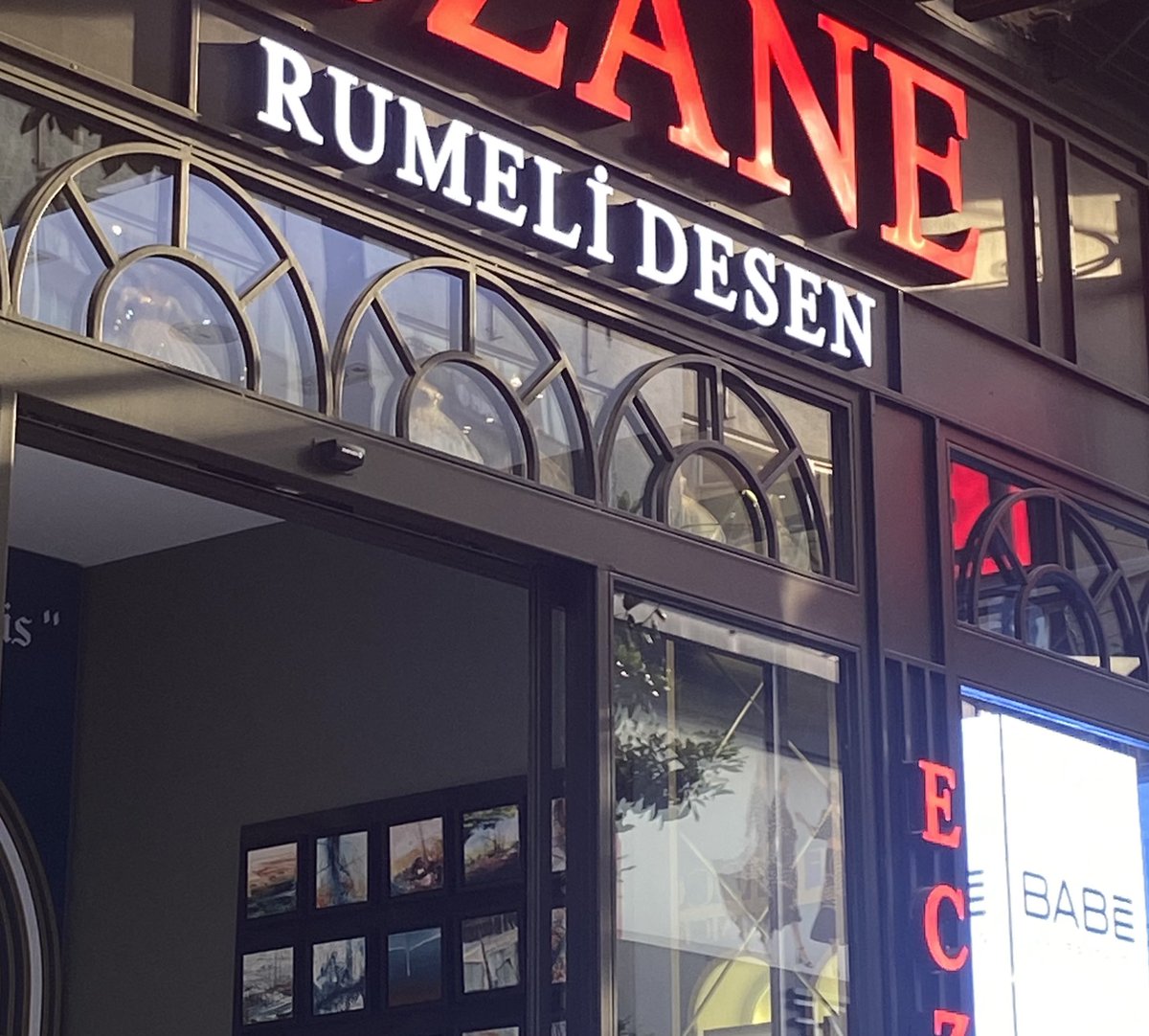 nişantaşında her şey var , rumeli desen o da var :’(